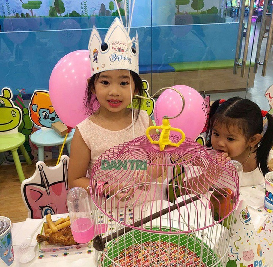 Bé Lavie-con gái cố diễn viên Mai Phương nhận quà bất ngờ trong sinh nhật 7 tuổi