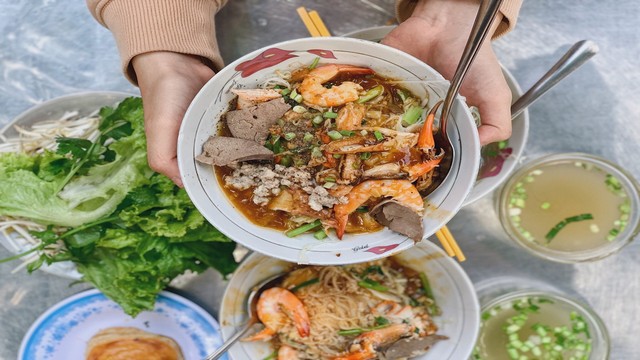 5 quán hủ tiếu hải sản đắt khách chốn Sài thành