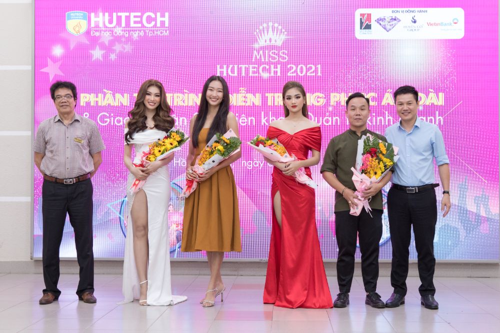 1 2 TOP 20 Miss HUTECH 2021 đẹp lộng lẫy với Áo dài của NTK Việt Hùng