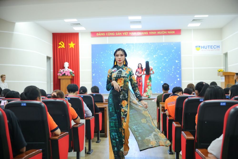 13 TOP 20 Miss HUTECH 2021 đẹp lộng lẫy với Áo dài của NTK Việt Hùng