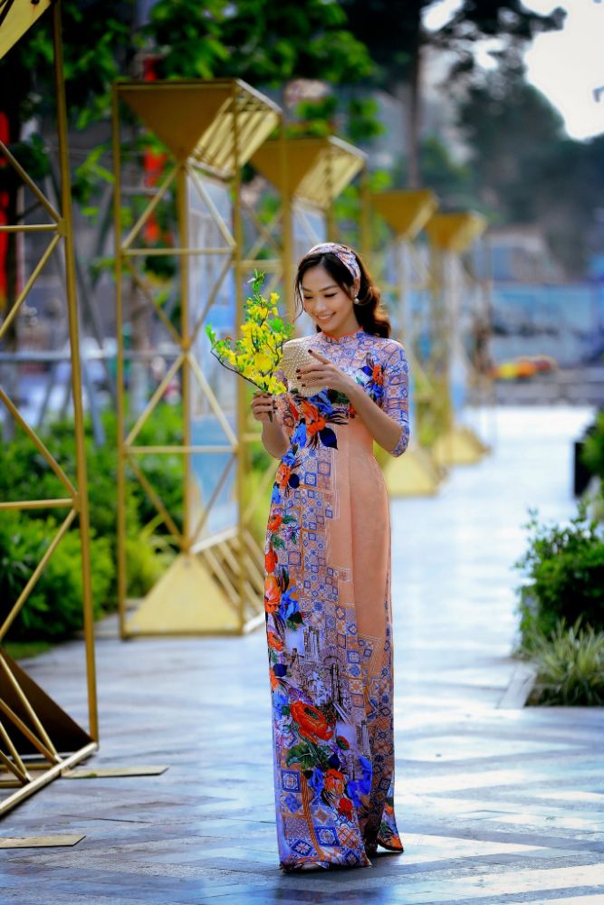 20 1 Hoa hậu Huyền Trân khoe trọn vẻ đài các trong BST Áo dài xưa của NTK Việt Hùng