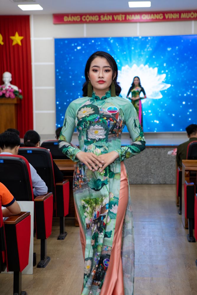 28 TOP 20 Miss HUTECH 2021 đẹp lộng lẫy với Áo dài của NTK Việt Hùng