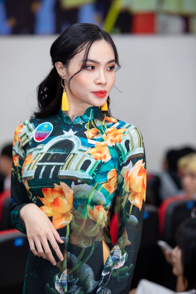 31 TOP 20 Miss HUTECH 2021 đẹp lộng lẫy với Áo dài của NTK Việt Hùng