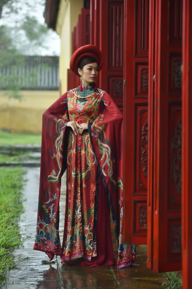 22 1 Hoa hậu Huyền Trân đài các kiêu sa trong BST Cung Son của NTK Việt Hùng