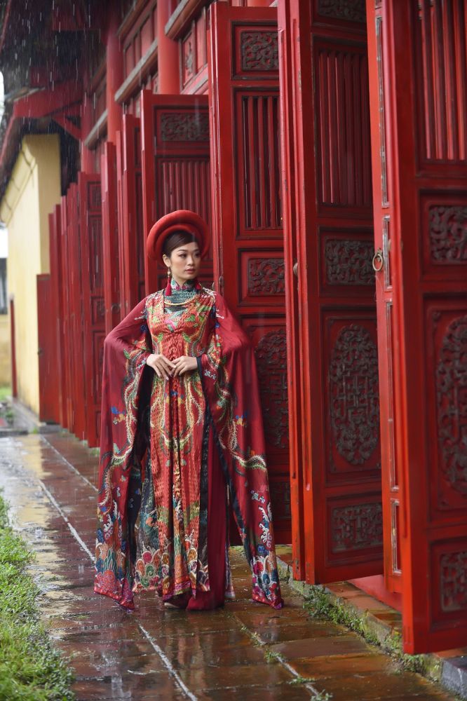 24 Hoa hậu Huyền Trân đài các kiêu sa trong BST Cung Son của NTK Việt Hùng