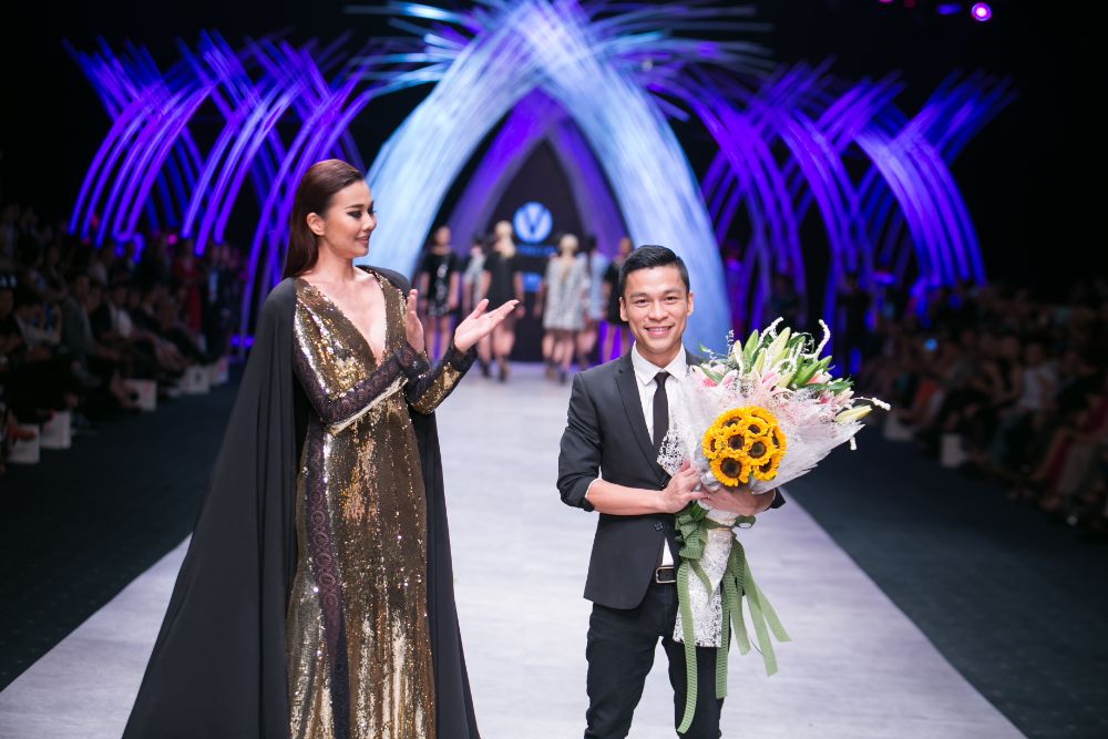 3. NTK Adrian Anh Tuan trinh lang BST All the Lovers tai VIFW FW2015 1