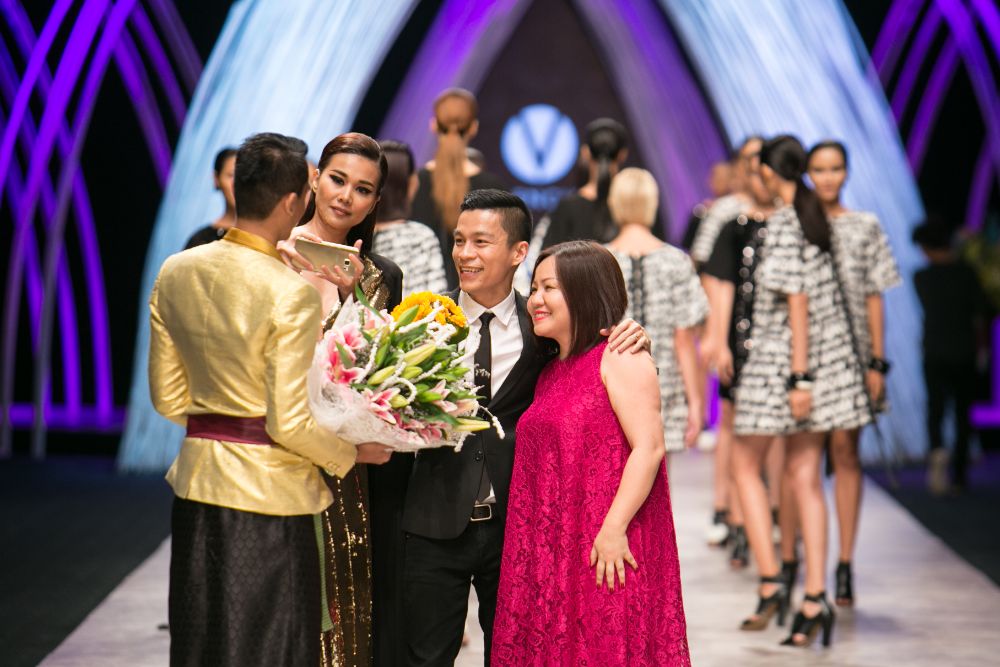 3. NTK Adrian Anh Tuan trinh lang BST All the Lovers tai VIFW FW2015 3