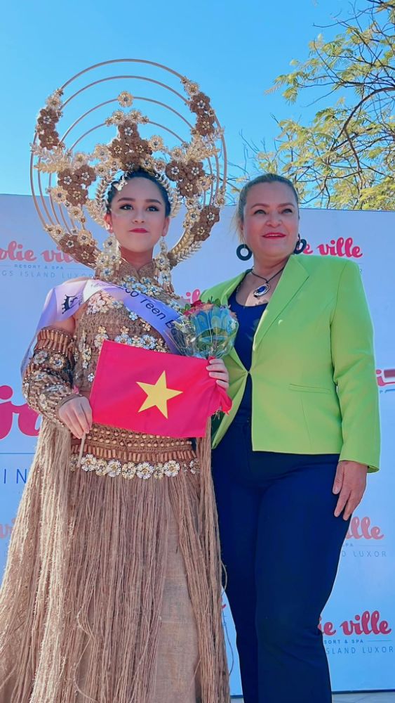 6  Diện trang phục làm từ sợi Đay của NTK Việt Hùng, Vũ Huyền Diệu đoạt giải quốc tế