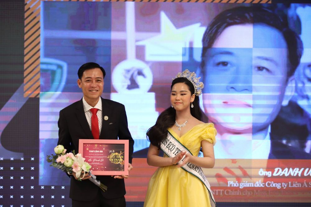2 Ong Danh Vu Pho GD Cong ty Lien A Star Nha tai tro chinh cho Miss Eco Teen Tân Hoa hậu sinh thái quốc tế Bella Vũ Huyền Diệu đội vương miện 500 triệu trong tiệc cảm ơn