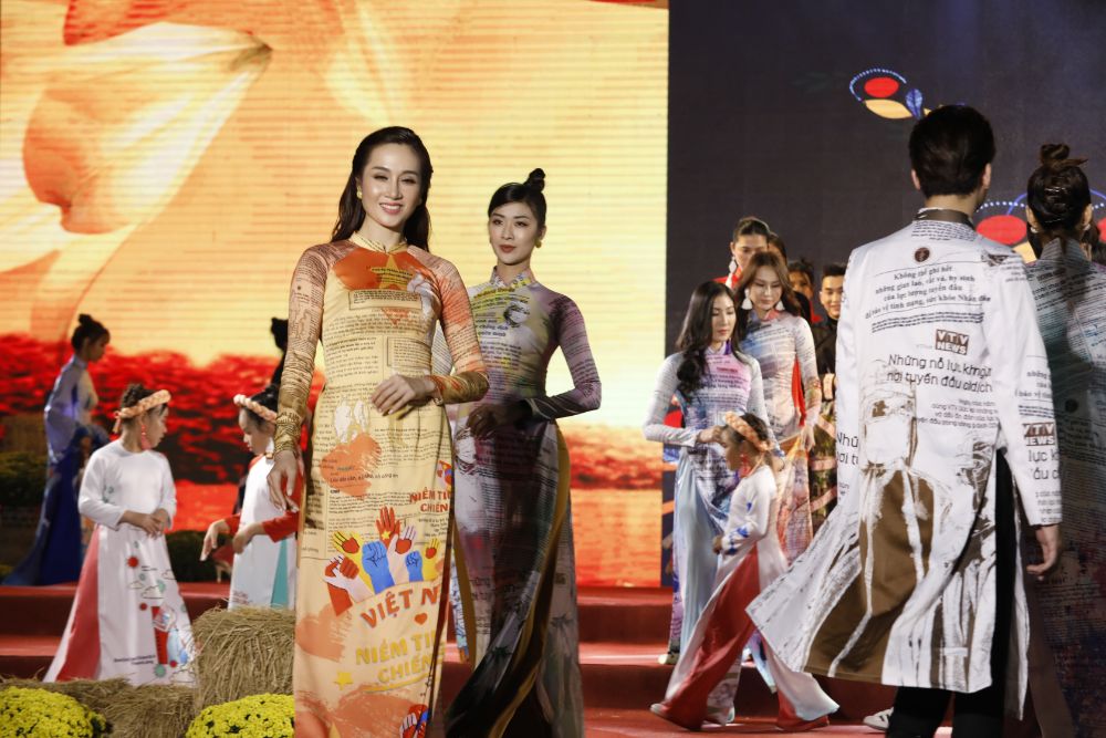 25  Lộng lẫy đêm tôn vinh Đại sứ Áo dài Việt Nam