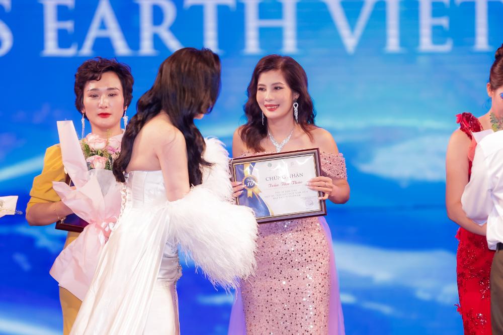 Hoa hậu Quý bà Trái đất Việt Nam 2024 gọi tên Vũ Thị Hoa - Ảnh 23