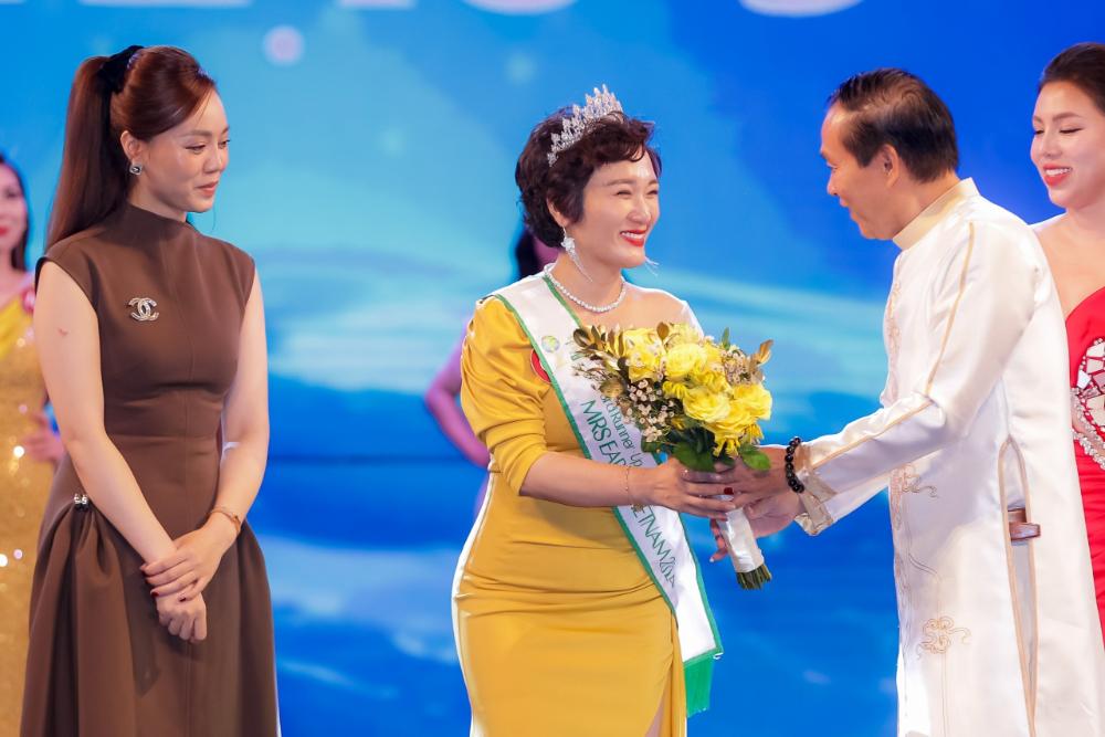Hoa hậu Quý bà Trái đất Việt Nam 2024 gọi tên Vũ Thị Hoa - Ảnh 31