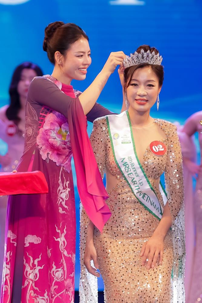 Hoa hậu Quý bà Trái đất Việt Nam 2024 gọi tên Vũ Thị Hoa - Ảnh 33