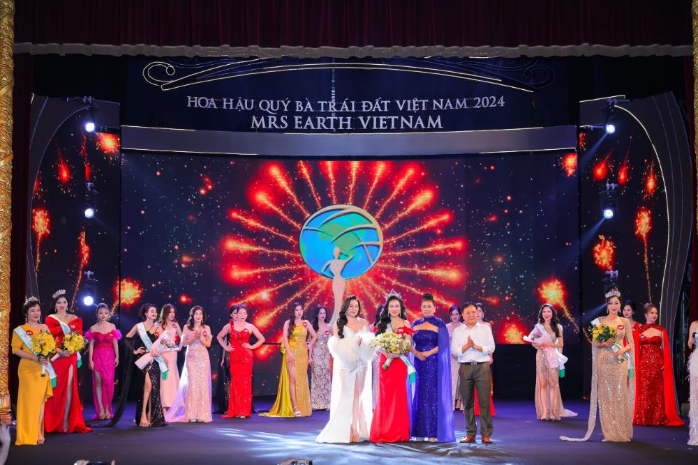 Hoa hậu Quý bà Trái đất Việt Nam 2024 gọi tên Vũ Thị Hoa - Ảnh 35
