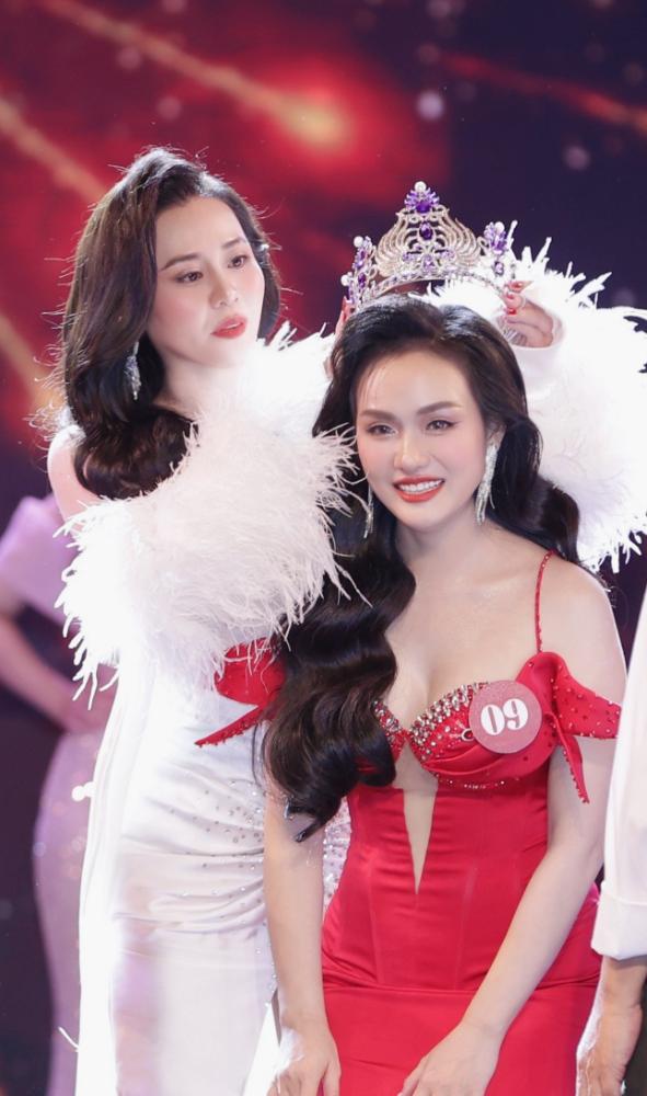Hoa hậu Quý bà Trái đất Việt Nam 2024 gọi tên Vũ Thị Hoa - Ảnh 1