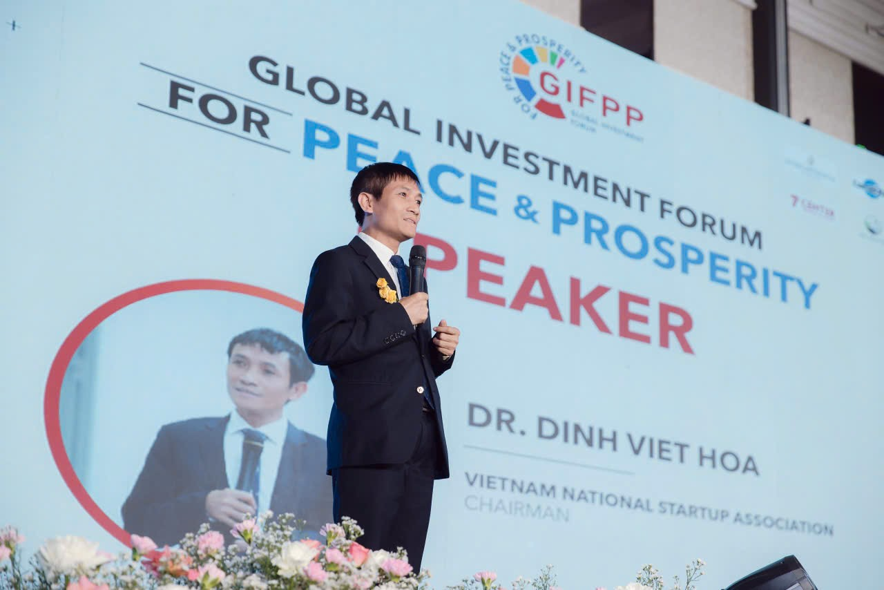 Giáo sư,Tiến sĩ Martin Spraggon Hernandez – Cố vấn chiến lược của Chính phủ Dubai & Abu Dhabi - Chủ tịch 9S UNION cùng đại diện từ 12 quốc gia thực hiện nghi thức ra mắt chính thức 9S UNION.