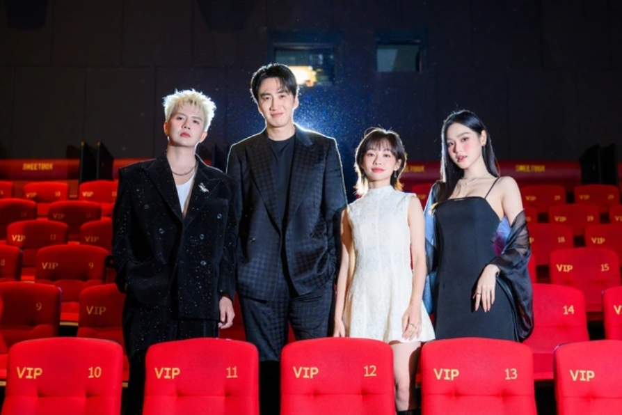 Duy Khánh, Lee Kwang Soo, Hoàng Hà và Cù Thị Trà (từ trái sang) tại sự kiện ra mắt dự án phim Việt - Hàn Tay anh giữ một vì sao ẢNH: ĐPCC